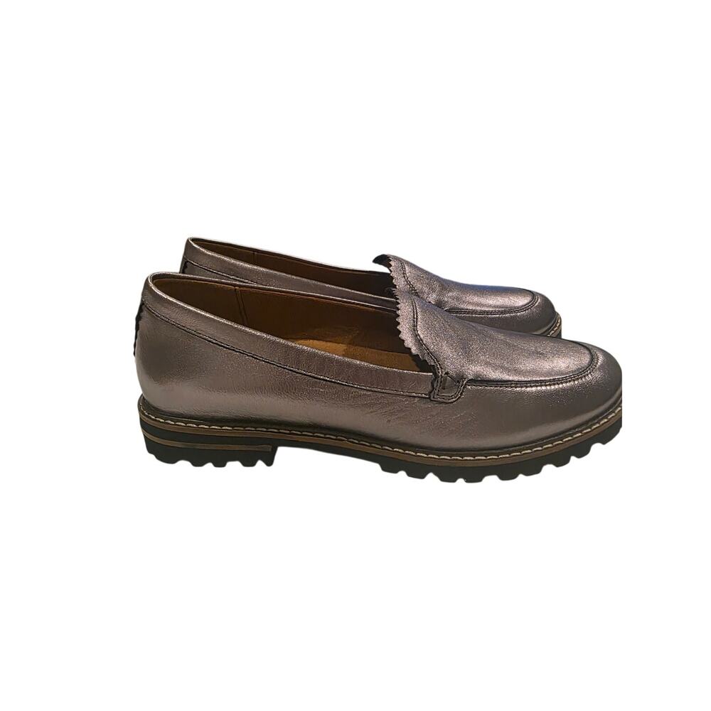 Trotters Metallic Pewter Lug Sole Loafers Womens Approx Size 8 Comfort Slip On